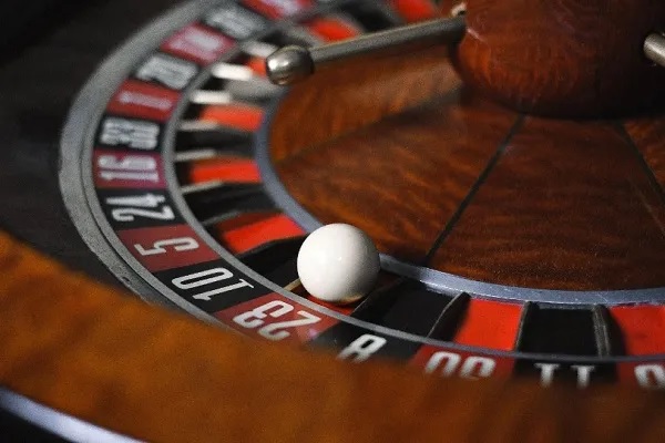 The Mathematics of Roulette Bets